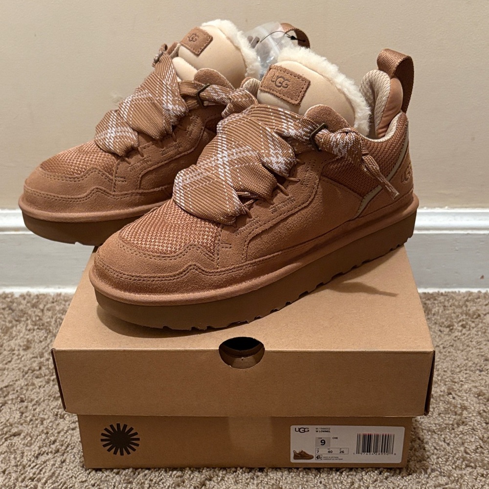 Brand NEW UGG Women's Lowmel Sneakers/boots